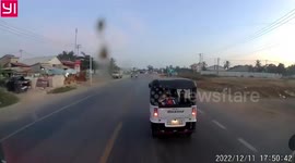 Truck slams into tuktuk full of passengers at intersection