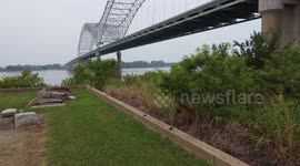 Structure damage fix on MS/TN bridge