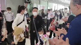 Chinese tourists flood into Thailand as country's travel ban ends