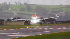 Plane 'draws in the sky' as wake vortexes trail off aircraft's wings
