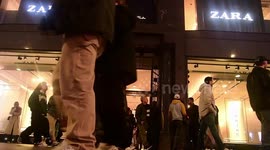 Polémica en las redes sociales por la nueva norma de Zara en España