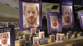 SPARE memoir by Prince Harry occupies entire window display of Waterstones Piccadilly in London
