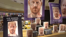 SPARE memoir by Prince Harry occupies entire window display of Waterstones Piccadilly