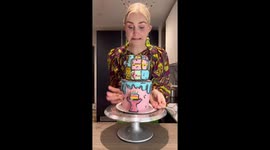 Incredible cake artist tricks followers with hyper-realistic cartoon cake. Part 2