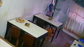 Smartphone explodes when owner tries to repair it