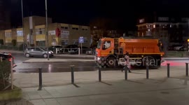 Gritter lorries hit roads in London as temperatures plunge