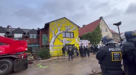 Police storm buildings in Lützerath, Germanywhere