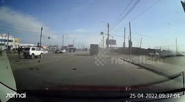 Brutal Accident: Car Cashes While Changing Lanes