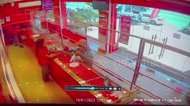 Hero female shopkeeper bravely karate kicks fleeing robber