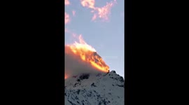 Snowy mountaintop in China appears to 'burn' as golden sunlight shines on it