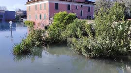 The heavy rains that hit Campania caused the Volturno river to rise and overflow, flooding the countryside and houses throughout the province of Caserta and Benevento.