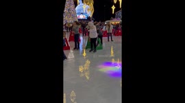 When southerners try their luck at ice skating *Unintentional Nut Kick*