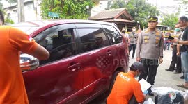 DRIVER GRAB TEWAS DIBUNUH, TUBUH DISAYAT PISAU, LEHER TERTANCAP PISAU