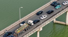 Highways jammed as Chinese public travel for Lunar New Year