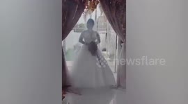 Bride makes bouquet from ONIONS amid shortage of the vegetable in the Philippines