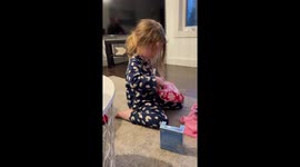 'Yesssss Queen!' - Adorable 3 y/o girl flabbergasted by her Christmas present