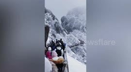 Tourists left stranded on mountain in China for hours in snow