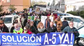 Manifestación por el medio de la A-5 para protestar por su polución y exigir su soterramiento del paseo de extremadura en Madrid