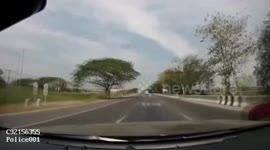 Dramatic police chase to catch motorcycle thief gang that stole 18 vehicles in Thailand