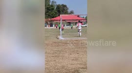 Hero students stop football game to help stray dog stuck in goal net