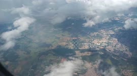 Avião em voo rumo ao aeroporto de Guarulhos e segue para navegadores