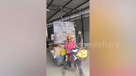 Seriously overloaded delivery rider crams 40 parcels onto motorcycle