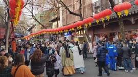 Tourists gather in Nanjing for Lantern Festival that marks the end of Chinese New Year