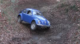 Bounces & bumps as trial drivers tackle notorious ‘Crooked Mustard’ hill in Gloucestershire