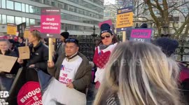 Picket outside St Thomas’ Hospital as nurses stage fresh strikes