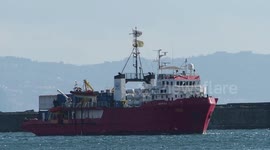 Migrants are waiting to get off the ship. The German rescue ship