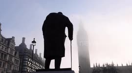 Video shows thick fog descend over London landmarks as temperatures plummet