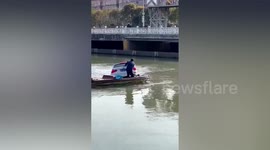 Heroic men rescue Chinese motorist from car sinking into river