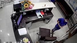 Huge centipede crawls out from school bag onto receptionist's feet