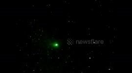 Stunning Green Comet timelapse as it approaches Mars above Kent, UK
