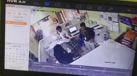 Two gunmen wearing burqas attempt to rob a bank in India's Madhya Pradesh