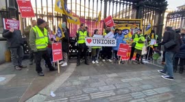 British Museum staff go on strike over pay