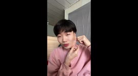 Meet the boy with stretchy skin in China