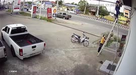 DIY fail! Shopkeeper tumbles from ladder while repairing roof