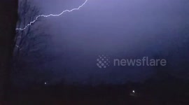 Stunning lightning strikes spotted as storm moves into Ohio Valley, US