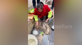 Vendors use hot water springs to cook noodles at Chinese scenic spot