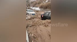 Flash floods caused by water pipe leak wash vehicles down streets in China