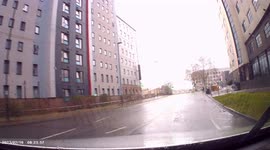 DASHCAM - RED LIGHT JUMPER! FUNNY REACTION! Cyclist jumps RED LIGHT and when beeped looks around surprised!