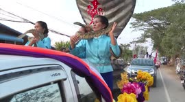 Thai women dance with snakes for bizarre religious parade