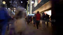 London's Oxford Street packed with last-minute xmas shoppers