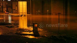 4x4 Driving Through Leeds Floods