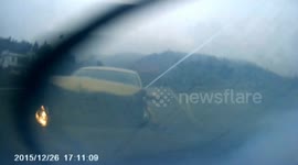 小车高速匝道上逆行 惨遭对向车辆迎头撞飞