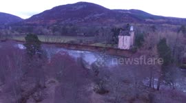 Flooded River Dee threatens famous Abergeldie Castle