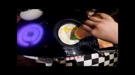 How to separate egg yolk and draw on an omlette
