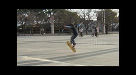 Incredible 12 y.o Japanese skateboarder's street-skateboard-dancing!!