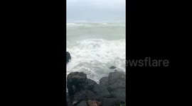 Mauritius: Waves Rage As Cyclone Freddy Approaches 2